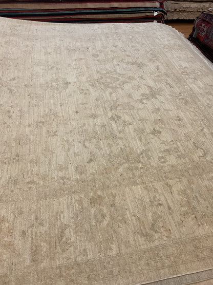Pakistani Peshawar Rug, 8'9" x 11'8", in beige, ivory and tan - photo 2