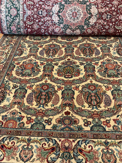 Indian Varamin Rug, 6' x 9', in green, ivory, red and teal - photo 3