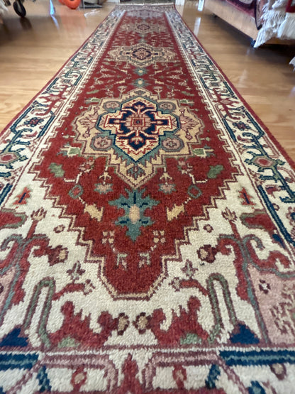 Indian Heriz Runner, 2'8" x 11'8", in ivory, navy, rust and teal - photo 4