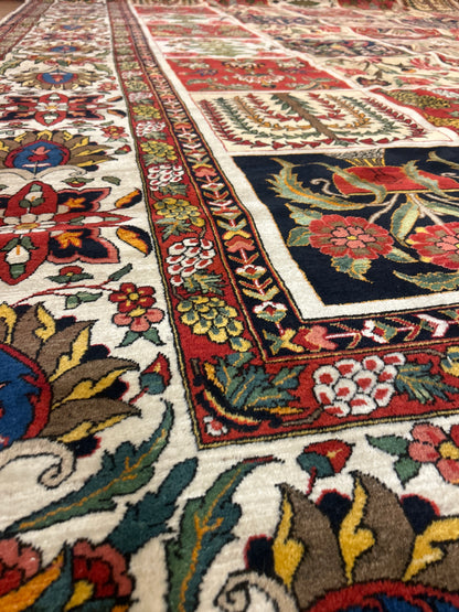 Vintage Persian Baktarie Rug, 13'7" x 19'6", in gold, green, ivory and red - photo 6