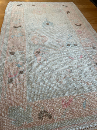 Turkish Oushak Rug, 2'3" x 3'7", in cream, peach, pink and teal - photo 2