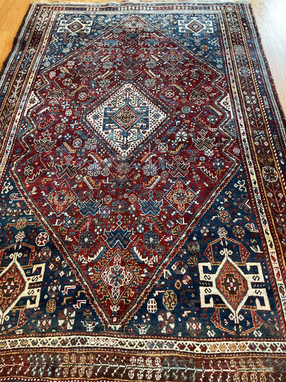 Antique Persian Shiraz Rug, 5'6" x 8'6", in ivory, navy and red - photo 2