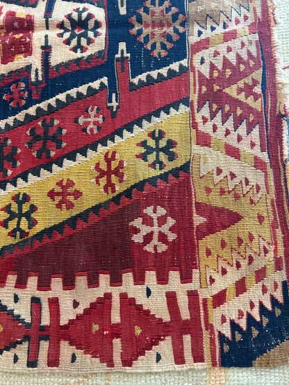Vintage Turkish Kilim, 3'6" x 5'5", in gold, ivory, navy and red - photo 3