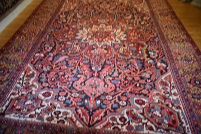 Vintage Persian Heriz Rug, 9'5" x 12'8", in brick, ivory, navy and yellow - photo 6