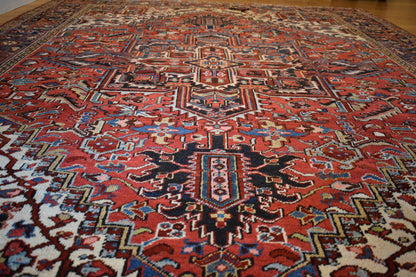 Antique Persian Heriz Rug, 8'1" x 11'2", in brick, ivory, navy and red - photo 5
