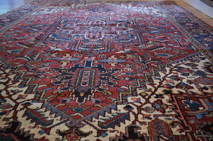 Antique Persian Heriz Rug, 8'1" x 11'2", in brick, ivory, navy and red - photo 6