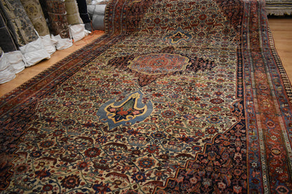 Antique Persian Bidjar Rug, 12' x 20'10", in blue, ivory, navy and red - photo 9