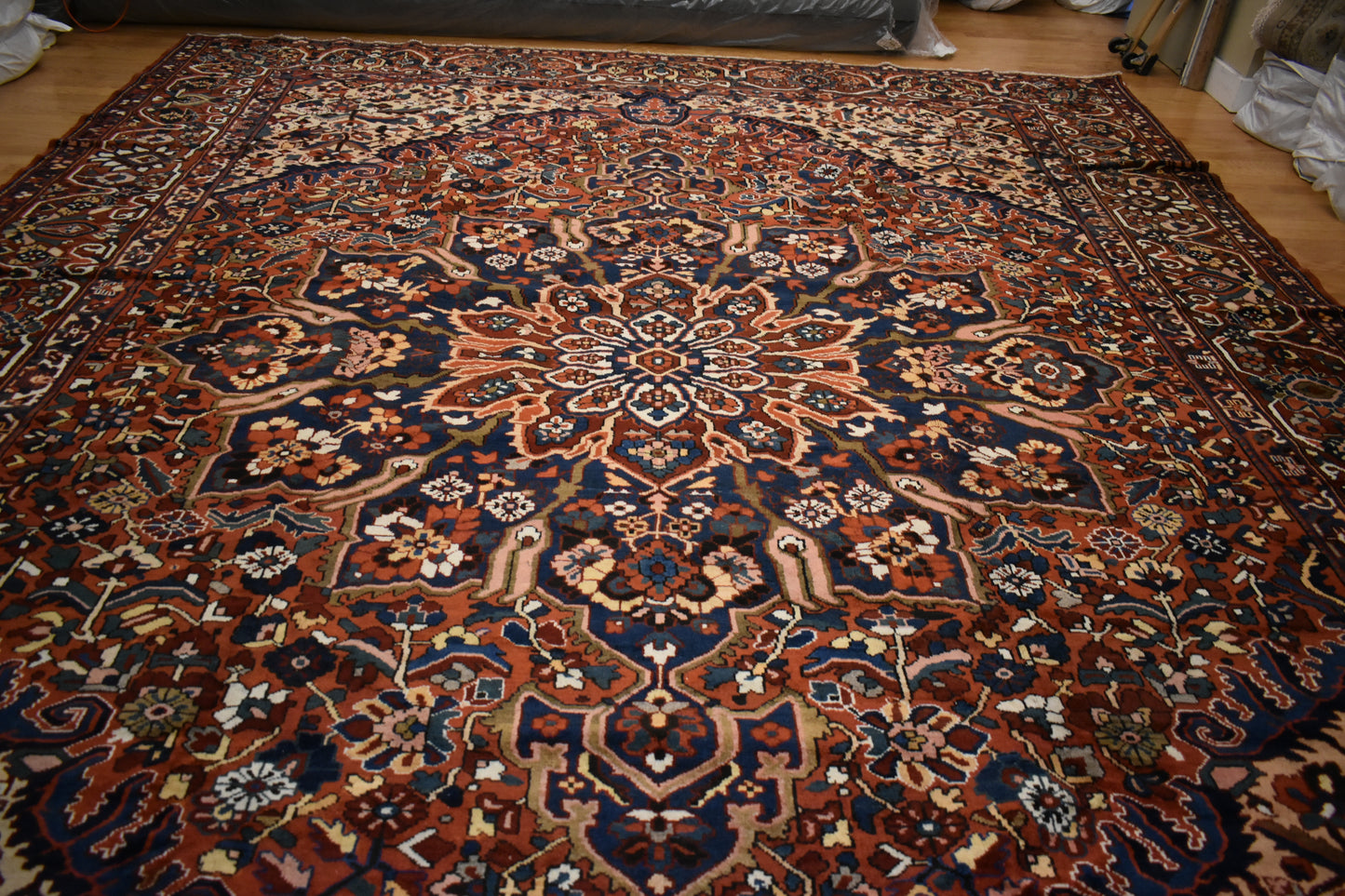Persian Baktarie - 13.5x16.2 - 119671
