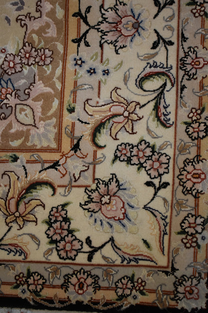 Persian Tabriz Rug, 4'10" x 6'10", in black and ivory - photo 2