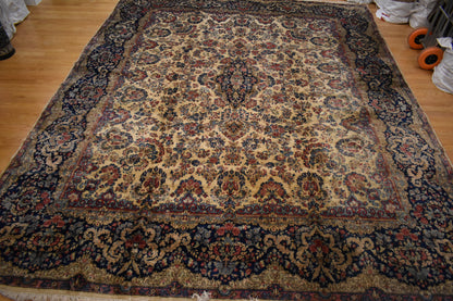 Antique Persian Kerman Rug, 11'5" x 14'2", in ivory, navy, pink and red - photo 5