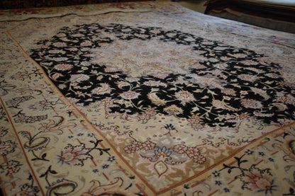 Persian Tabriz Rug, 4'10" x 6'10", in black and ivory - photo 5
