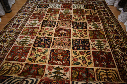 Vintage Persian Baktarie Rug, 13'7" x 19'6", in gold, green, ivory and red - photo 7