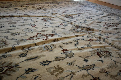 Indian Kashan Rug, 10' x 14', in blue and ivory - photo 6
