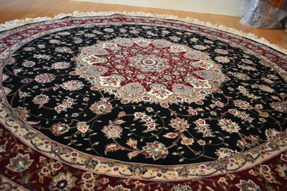Sino Tabriz Rug, 6' x 6', in black and red - photo 3