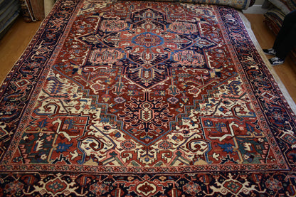 Antique Persian Heriz Rug, 8'5" x 11'8", in brick, ivory, navy and rust - photo 5