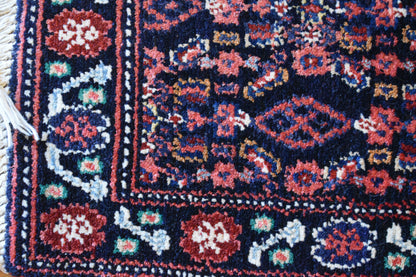Vintage Persian Senneh Rug, 2'5" x 3'7", in ivory, navy and rust - photo 2