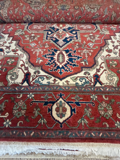 Indian Heriz Serapi Rug, 8'1" x 10'2", in ivory, navy, red and sea moss - photo 2