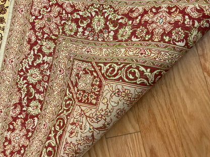 Persian Ghom Silk Rug, 3'3" x 4'10", in gold, ivory and red - photo 3