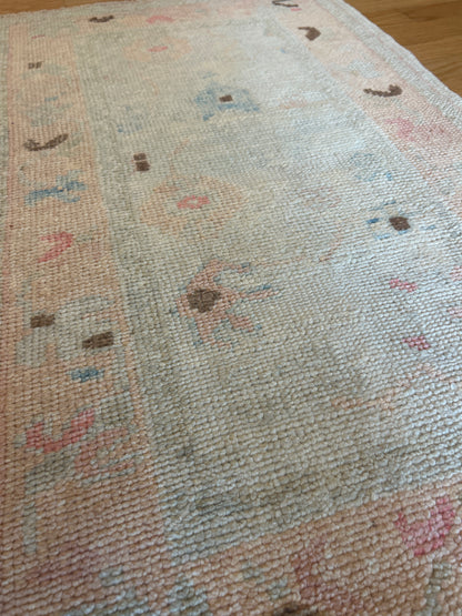 Turkish Oushak Rug, 2'3" x 3'8", in cream, peach, pink and teal - photo 2