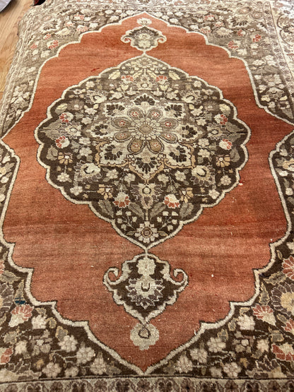 Antique Persian Tabriz Rug, 4'11" x 5'4", in ivory and rust - photo 5