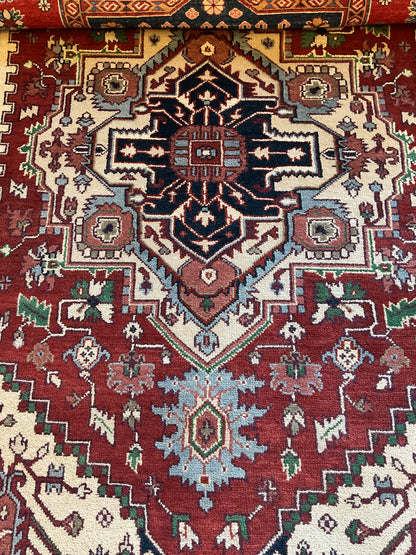 Indian Heriz Rug, 6' x 9'1", in ivory, navy and red - photo 2
