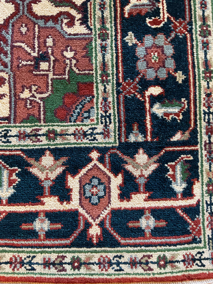 Indian Heriz Rug, 6' x 9'1", in ivory, navy and red - photo 3