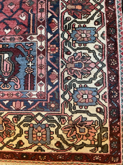 Vintage Persian Baktarie Rug, 5'4" x 9'11", in burgundy, green, ivory and salmon - photo 3