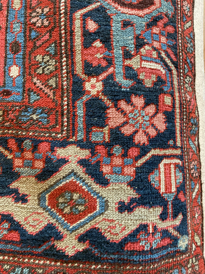 Antique Persian Heriz Rug, 6' x 9', in blue, brick, ivory and navy - photo 2