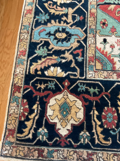Indian Heriz Serapi Rug, 5'8" x 8'11", in ivory, mint, navy and red - photo 2