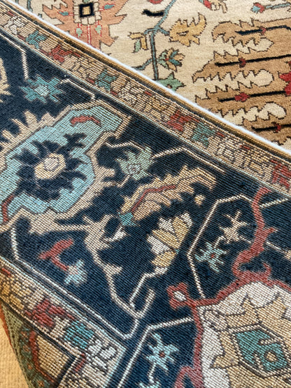 Indian Heriz Serapi Rug, 5'8" x 8'11", in ivory, mint, navy and red - photo 3