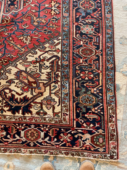 Antique Persian Heriz Rug, 7'6" x 10'7", in black, ivory, navy and red - photo 3