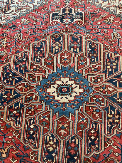 Antique Persian Heriz Rug, 7'6" x 10'7", in black, ivory, navy and red - photo 5
