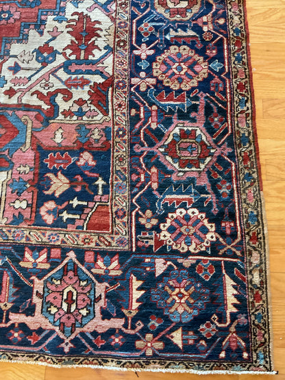 Antique Persian Serapi Rug, 9'5" x 13'2", in ivory, navy, rust and teal - photo 2