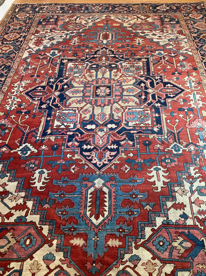 Antique Persian Serapi Rug, 9'5" x 13'2", in ivory, navy, rust and teal - photo 4