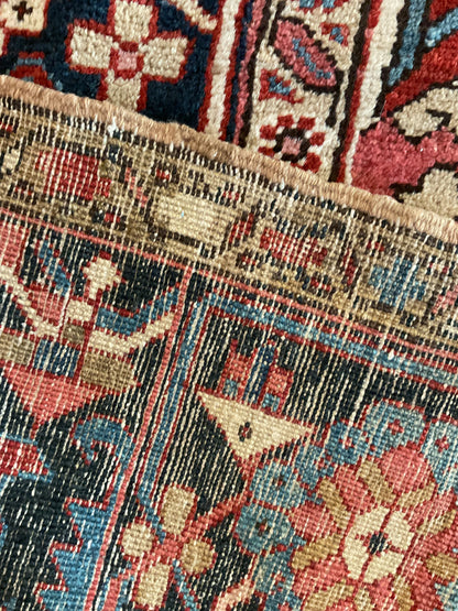 Antique Persian Serapi Rug, 9'5" x 13'2", in ivory, navy, rust and teal - photo 5